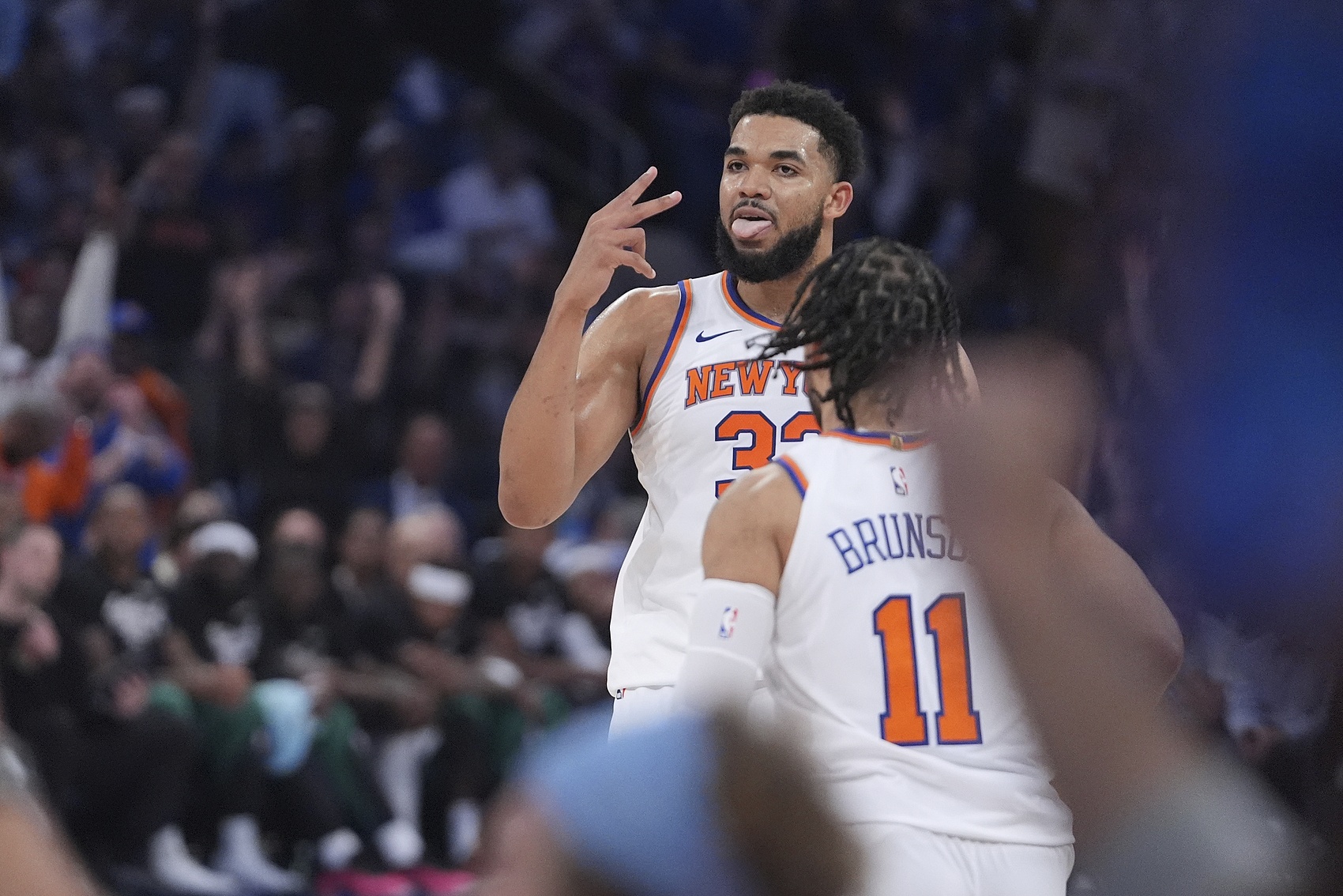 开云网页-张佳玮:当下尼克斯像1辆配件齐全但慢热的车 勇士又是输人不输阵